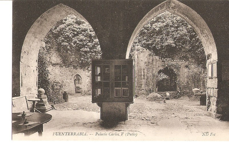 Postal 027470 : Fuenterrabia - Palacio Carlos V (Patio)