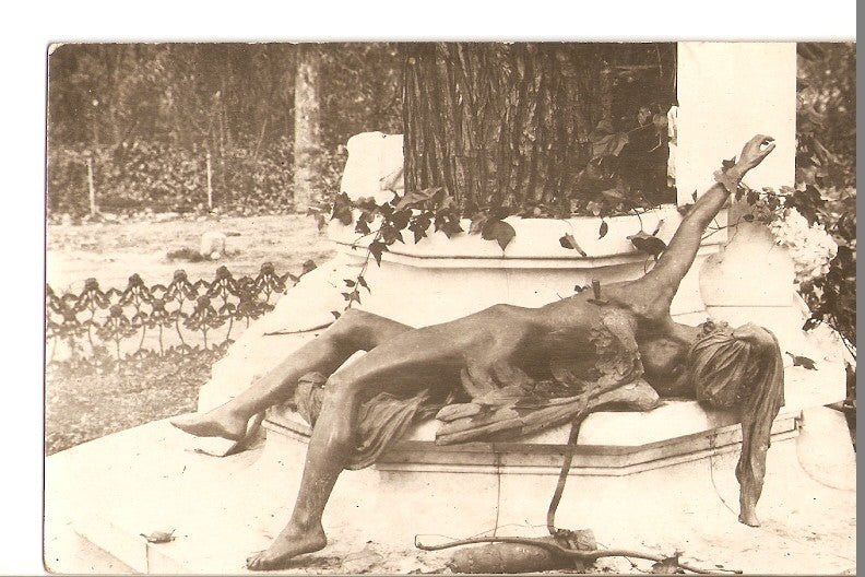 Postal 027495 : Estatua tumbada