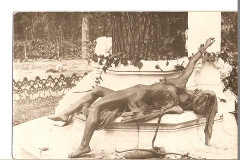 Postal 027495 : Estatua tumbada