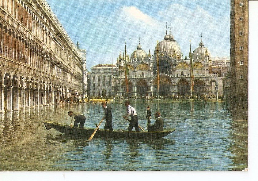 Postal 027575 : Venezia, Exceptional high tide on S. Mark Square