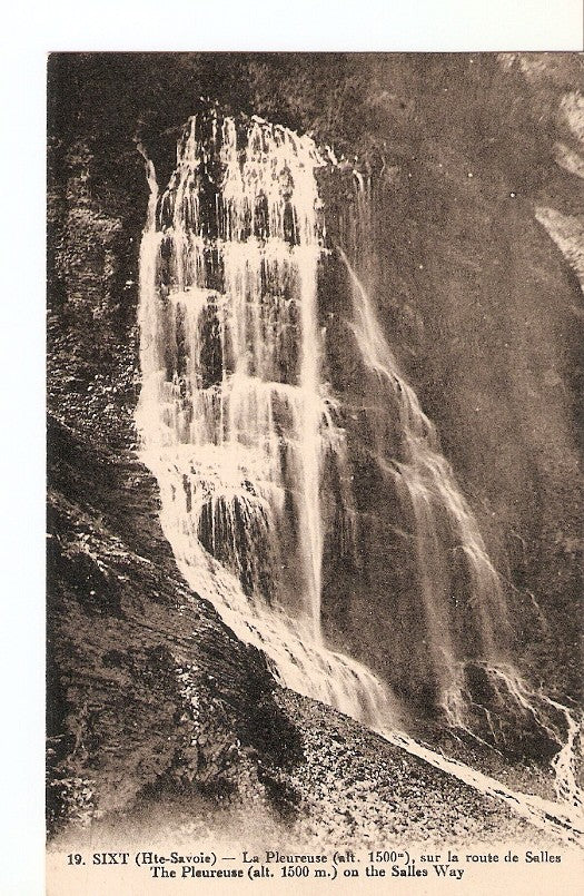 Postal 027627 : Sixt (Hte-S.) - Le Pleureuse, sur la route de Salles