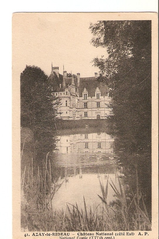 Postal 027642 : Azay-le-Rideau - Château National (côte Est) National Castle (XVI th cent.)