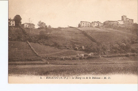 Postal 027689 : Biriatou. Le Bourg vu de la Bidassoa