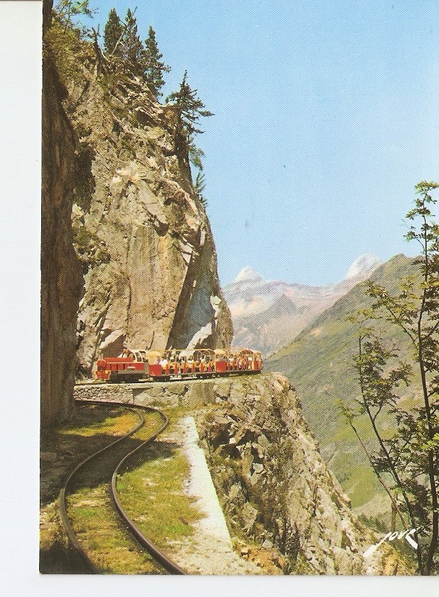 Postal 027792 : Les Pyrenees. Exc. Artouste, Le Train du lac serpente en corniche dans la paroi