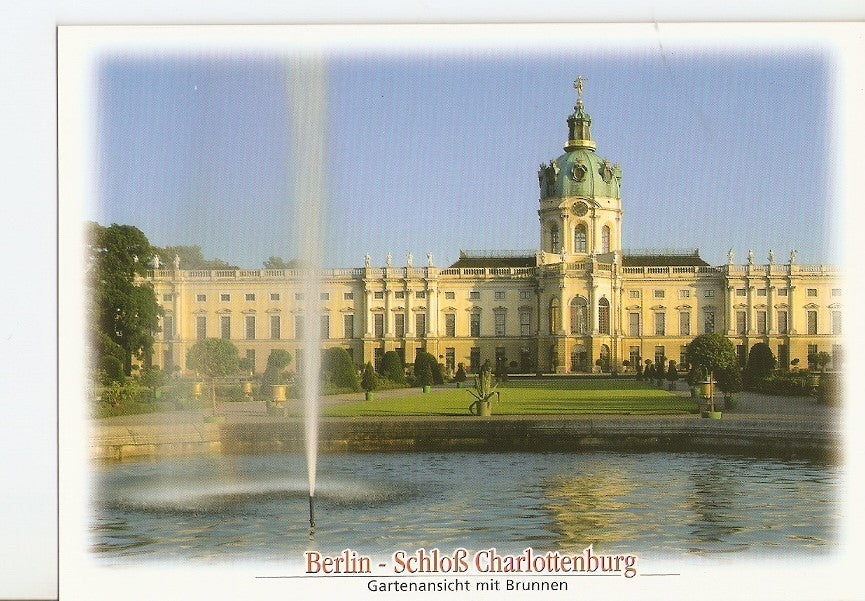 Postal 027835 : Berlin - SchloB Charlottenburg Gartenansicht mit Brunnen