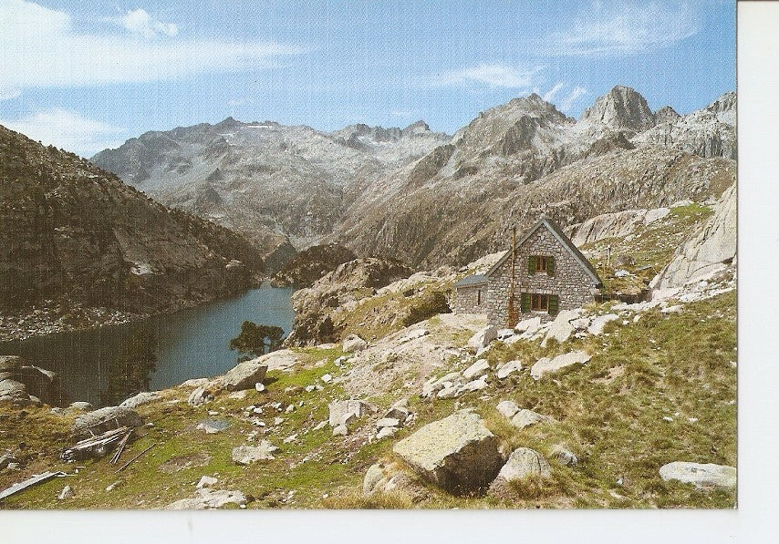 Postal 027918 : Boi (Lleida), Pirineu Català. Refugi Joan Ventosa Calvell i al fons Pic Coma Lo Formo