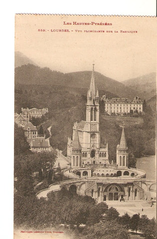 Postal 027944 : Les Hautes-Pyrenees, Lourdes. Vue Plongeante dur la Basilique