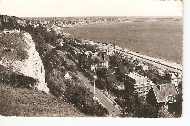 Postal 027949 : Le Havre Ste Adresse, La Plage vue de Ste-Adresse et le Nice Havrais