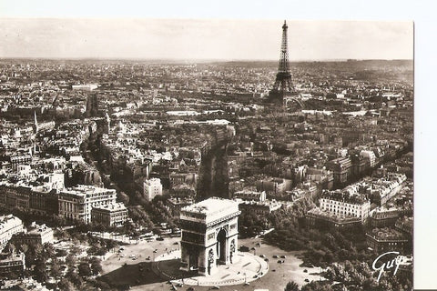 Postal 028054 : La place et larc de triomphe de lEtoile. En deuxieme plan: la tour Eiffel. En avion sur Paris