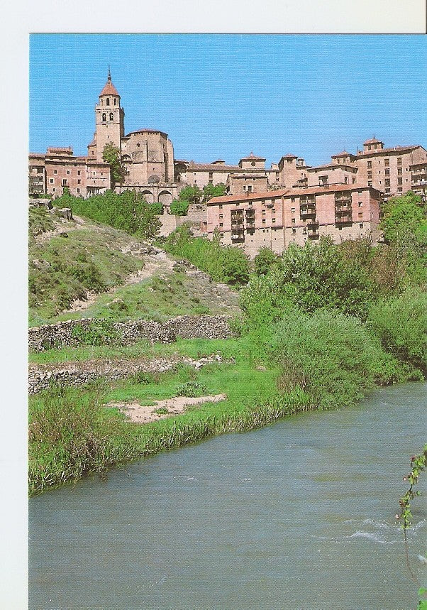 Postal 028069 : Albarracin (Teruel), Ciudad Historica y monumental. La Catedral y Rio Guadalaviar