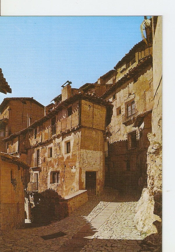 Postal 028074 : Albarracin (Teruel), Calle Azagra y escalerillas (Monumento Nacional)