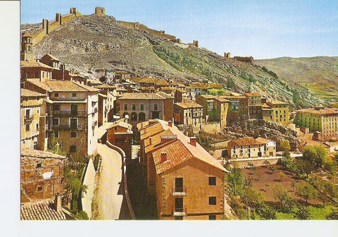Postal 028081 : Albarracin (Teruel), Panoramica y murallas al fondo