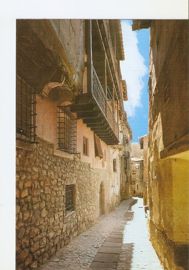 Postal 028084 : Albarracin (Teruel), calle Portal de Molina y balcones tipicos