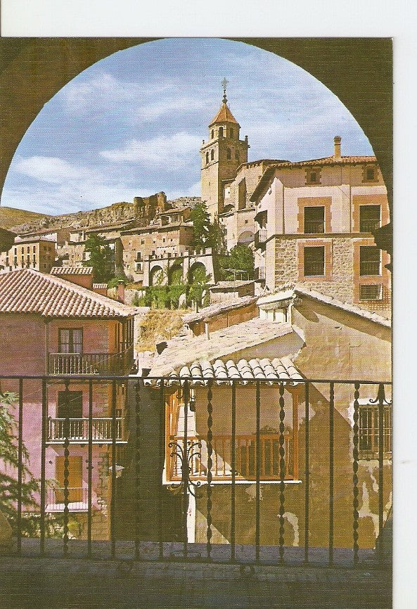 Postal 028085 : Albarracin (Teruel), Vista parcial y torre Catedral