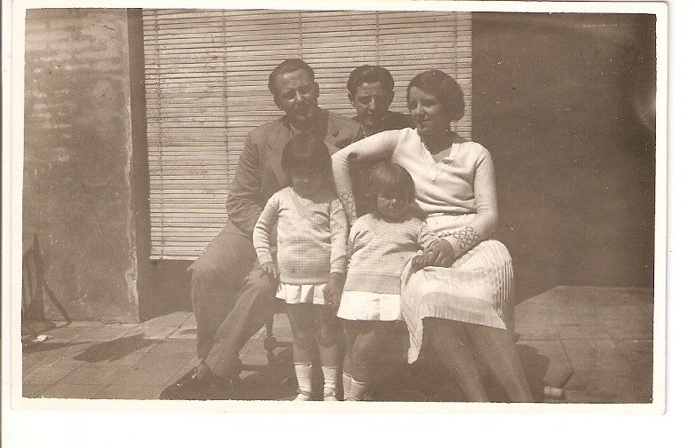 Postal 028233 : Familia