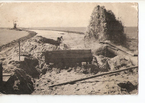 Postal 028238 : Dijkbouw Z. Flevoland, Opspuiten can het zandlichaarn tussen de keileemdammen
