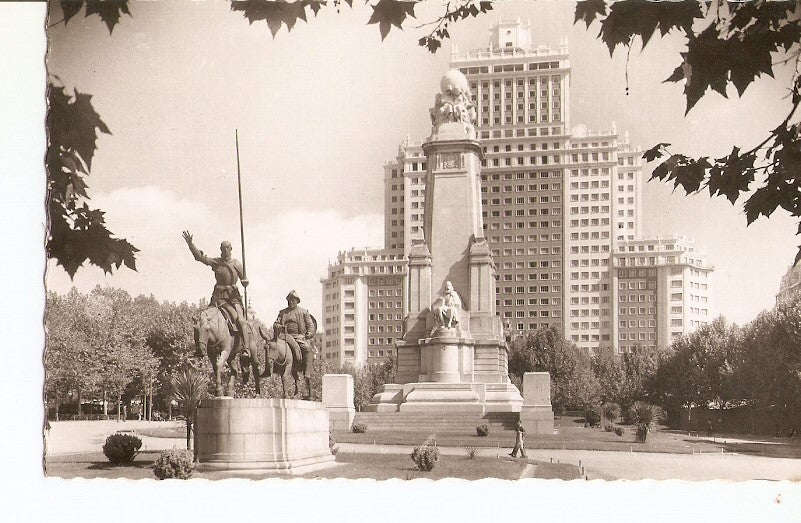Postal 028328 : Madrid. Plaza de España, Monumento a Cervantes