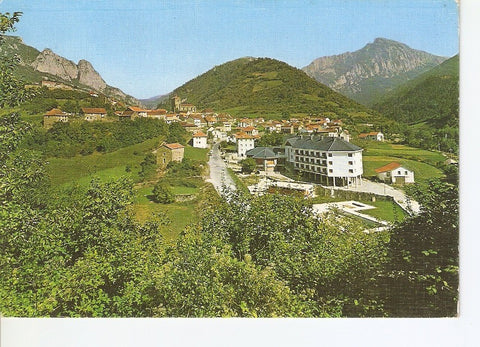Postal 028631 : Isaba - Pirineo Navarro, vista general y nuevo hotel, al fondo Seisa y Peña Azkaurre