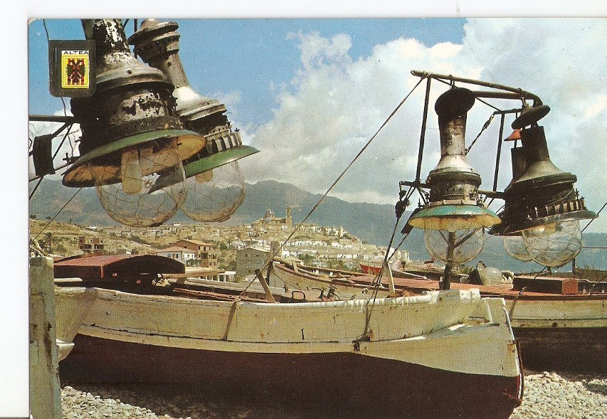 Postal 028702 : Altea (Alicante). Vista panoramica, barcas de pesca