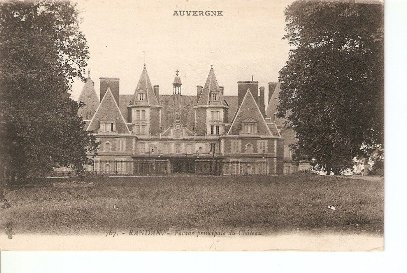 Postal 028816 : Auvergne - Façade principale du Château