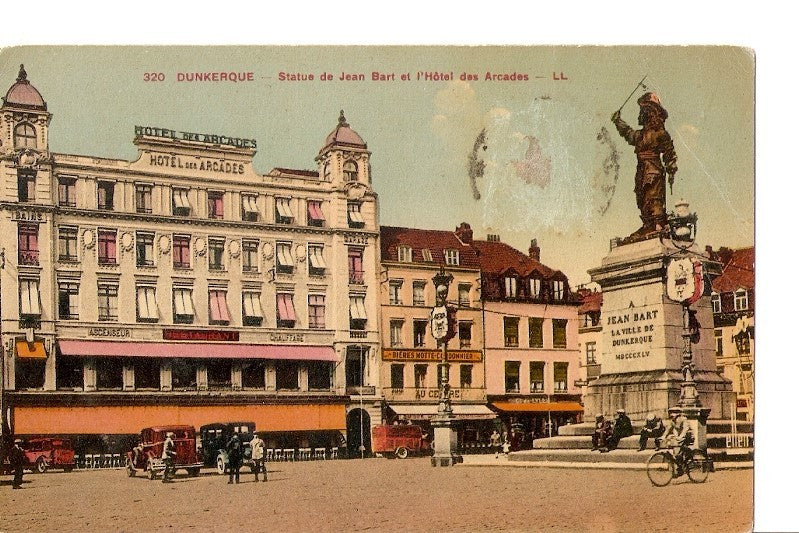Postal 028823 : Dunkerque - Statue de Jean Bart et lHôtel des Arcades - LL