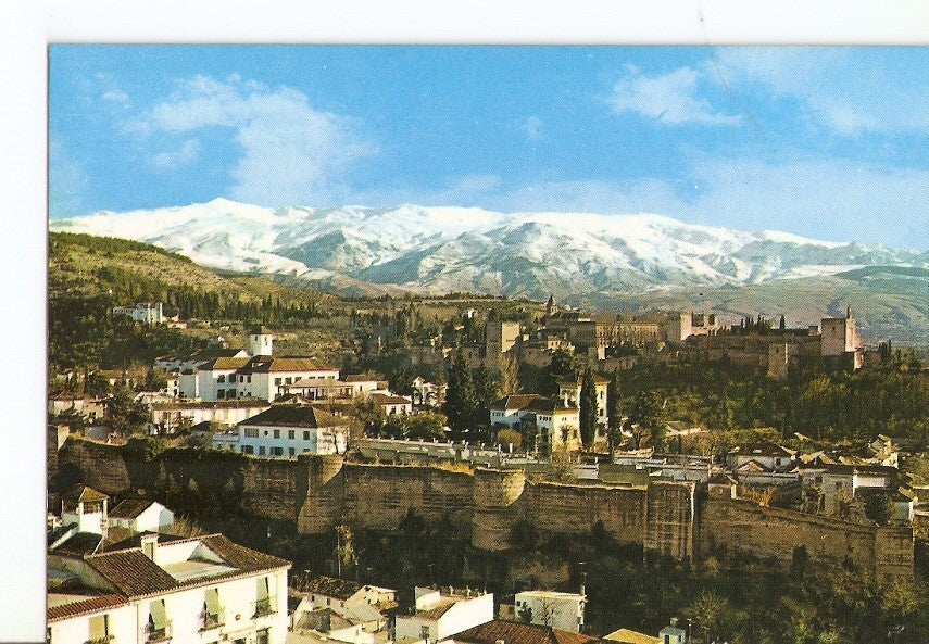 Postal 028872 : Granada, Vista general de la Alhambra y Sierra Nevada, Murallas de San Cristobal