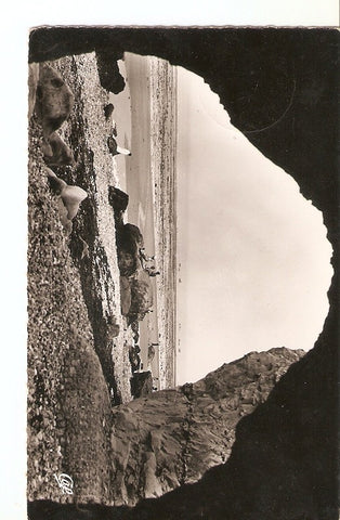 Postal 028968 : Ste-Marguerite-sur-Mer, Vue dun Trou de Falaise