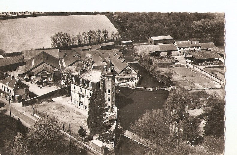 Postal 028986 : En Avion Au-Dessus, Saulbieres. La Mairie - Lecole