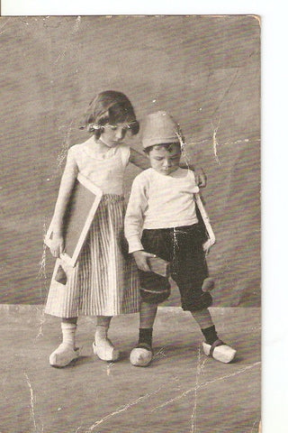 Postal 029066 : Un niño y una niña