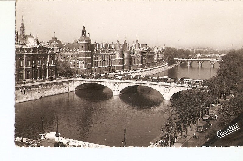 Postal 029275 : Paris, La Conciergerie et la Seine