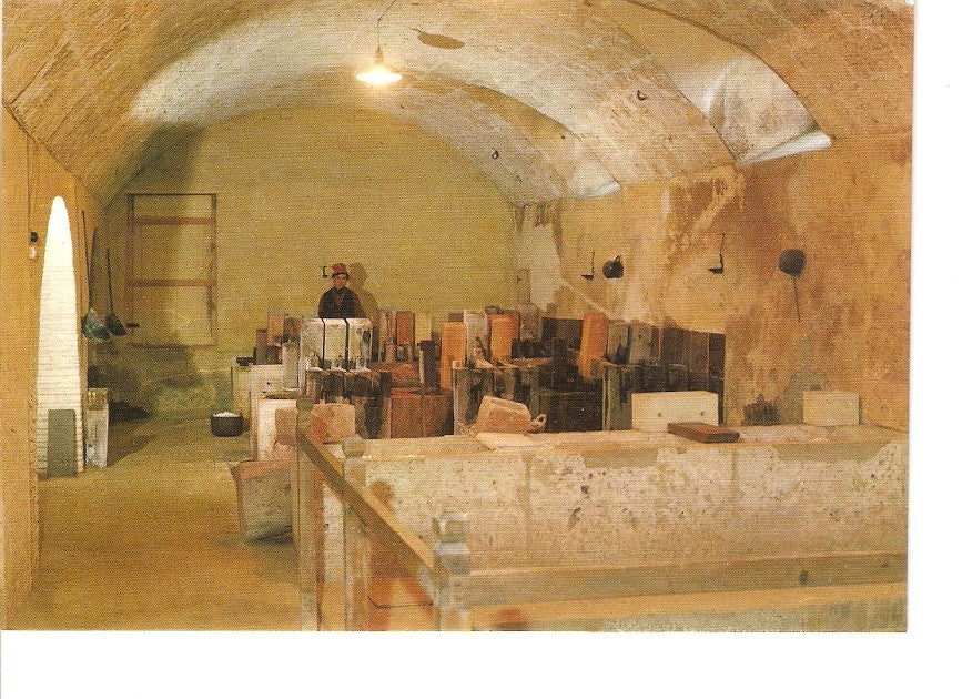 Postal 024594 : Els martells de trixar i rentar draps per convertir-los en pasta. Capellades - Museu Nacional del Paper