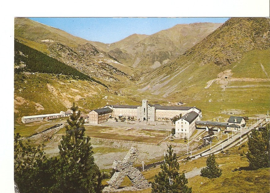 Postal 024600 : Al fondo el Coll de Finestrelles. Nuria