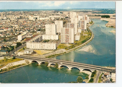 Postal 024642 : Tours. Les nouveaux quartiers sud et les rives du Cher