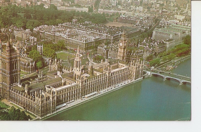 Postal 024654 : Aerial view of houses of Parliament. Big Ben Wesminster Abbey and Whitehall London
