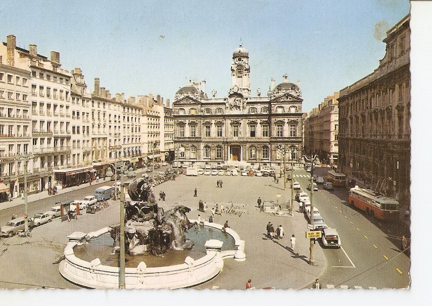 Postal 024672 : La Place dee Terreaur et lHotel de Ville