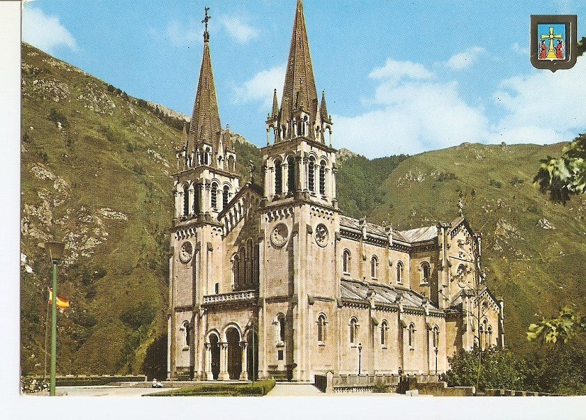 Postal 025143 : Basilica de Covadonga (Asturias). Imagenes Escudo de Oro