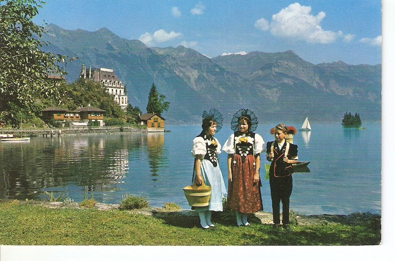 Postal 025263 : Iseltwald am Brienzersee mit Rothorn und Berner Trachten
