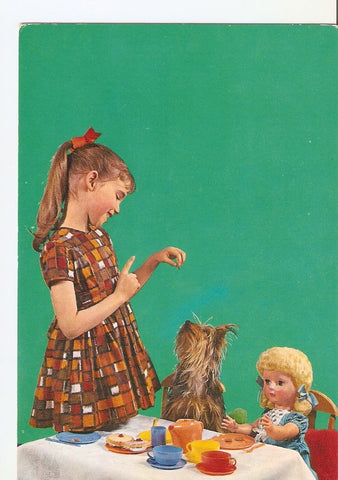 Postal 025282 : Niña jugando