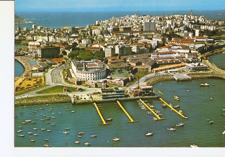Postal 025668 : La Coruña