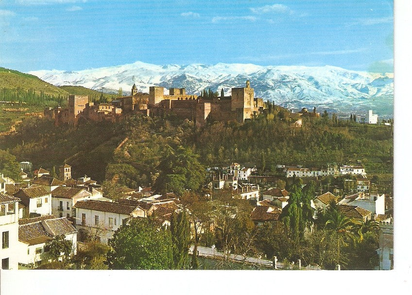 Postal 025688 : Vista panoramica de la Alhambra con la Sierra Nevada al fondo