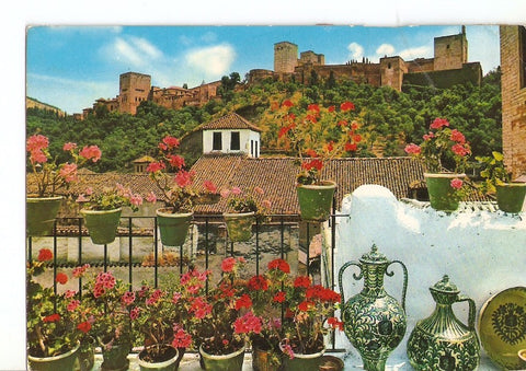 Postal 025703 : La Alhambra desde un rincon tipico. Granada