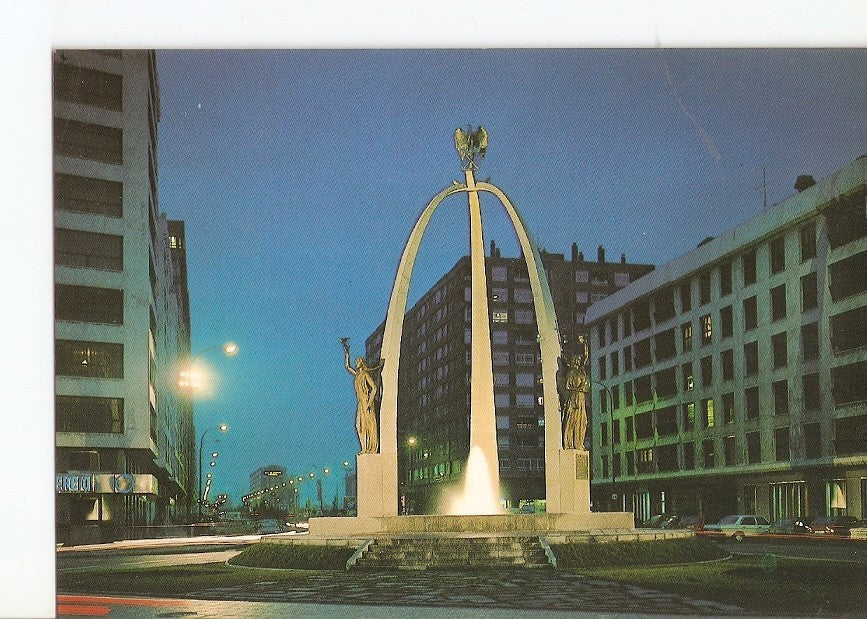 Postal 025787 : Avenida General Yague Monumento a las Fuerzas Armadas
