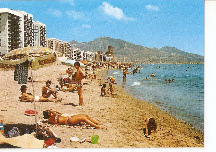 Postal 025865 : Panoramica de la playa. Fuengirola (Malaga). Costa del Sol