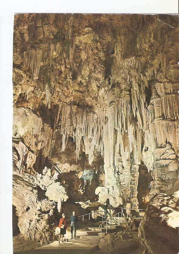 Postal 026076 : Entrada a la Sala de los Fantasmas. Cueva de Nerja (Malaga)