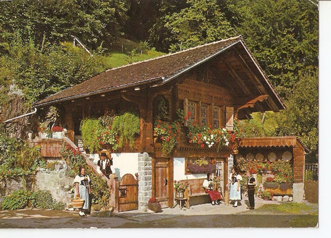 Postal 026374 : Alter Speicher im Berner Oberland mit Trachtengruppe