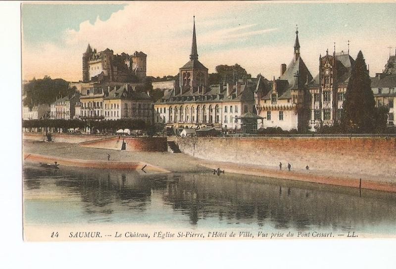 Postal 026493 : Saumur - Le Château, lEglise St-Pierre, lHotel de Ville, Vue prise du Pont Cessart