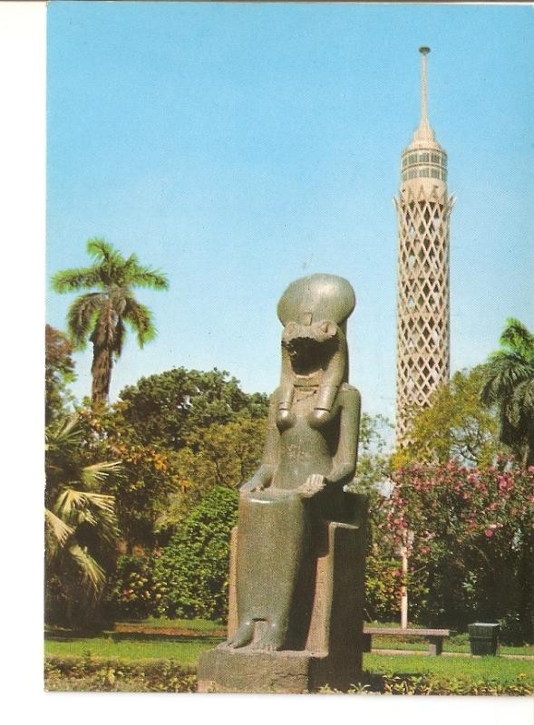 Postal 026769 : Statue if the goddess Sekhmet and Cairo Tower