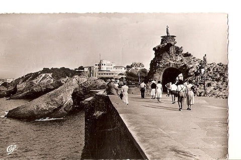 Postal 027102 : Biarritz, Rocher de la Vierge et Musee de la MerCap 2937. Esado regular, escrita enla parte posterior