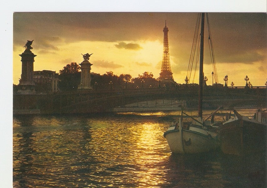 Postal 029498 : Paris Crepuscule sur la Seine et la Tour Eiffel