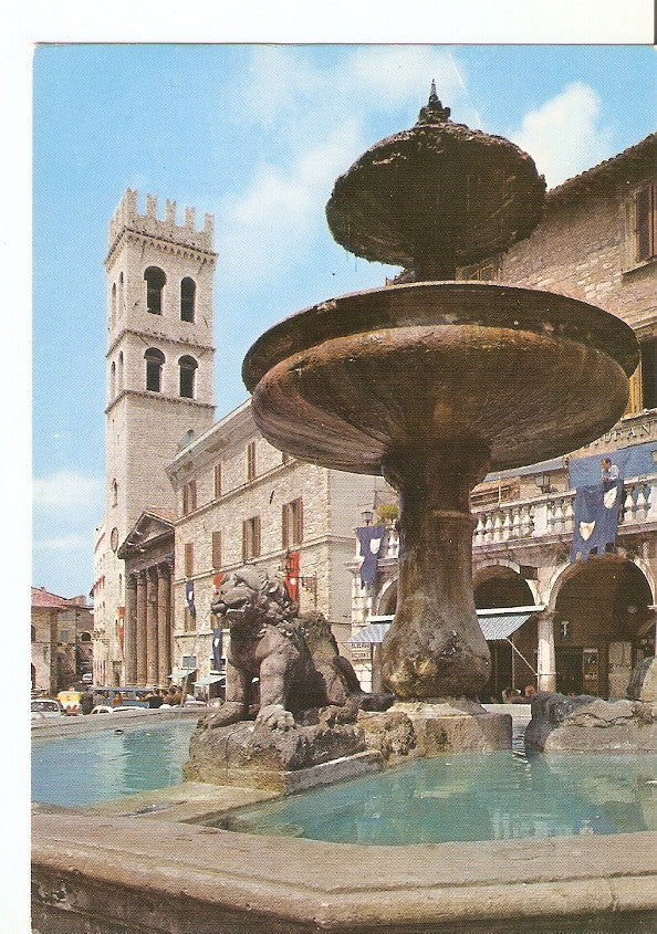 Postal 029653 : Assisi Place de la Comune et Temple de Minerve